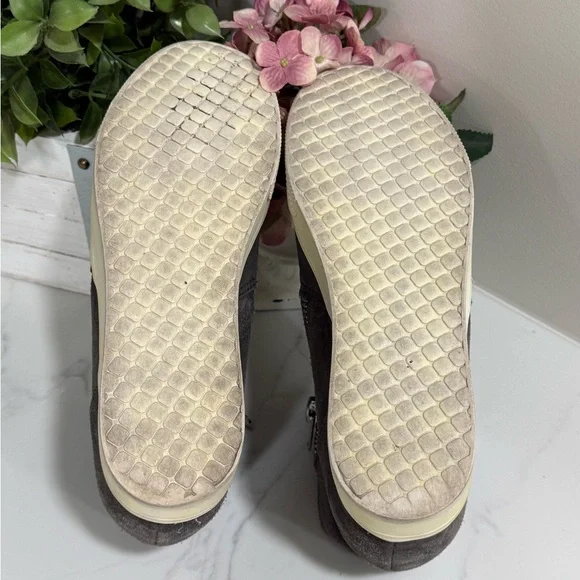 Steve Madden Wedgie Platform Sneakers Ankle Booties Gray Suede Size 6 - Picture 3 of 11